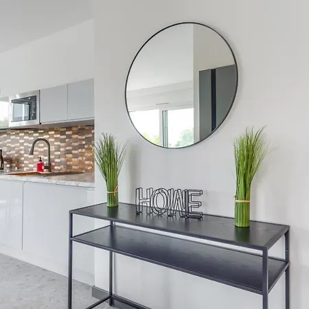 Plaza 302 Z Widokiem Na Morze-perlowa Przystan 아파트 시아노제티